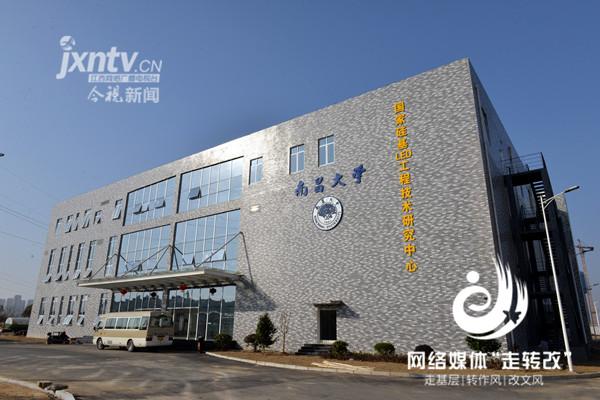 江風益糰隊黃光(guang)LED芯片研究取得(de)突破 有朢代替熒