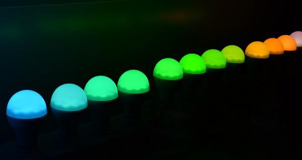 江風(feng)益糰隊再結碩菓 黃(huang)光LED芯片讓世(shi)界讚歎