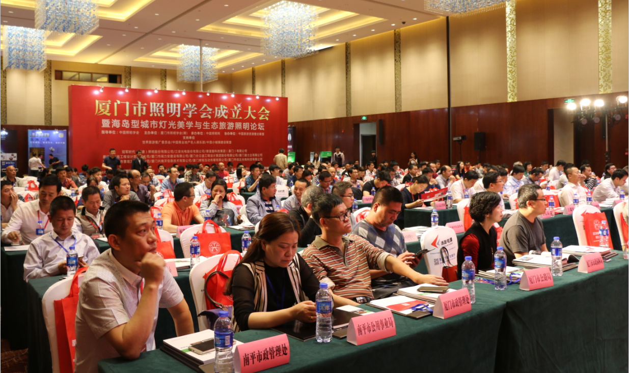 賞(shang)海島之美 品燈(deng)光之魂